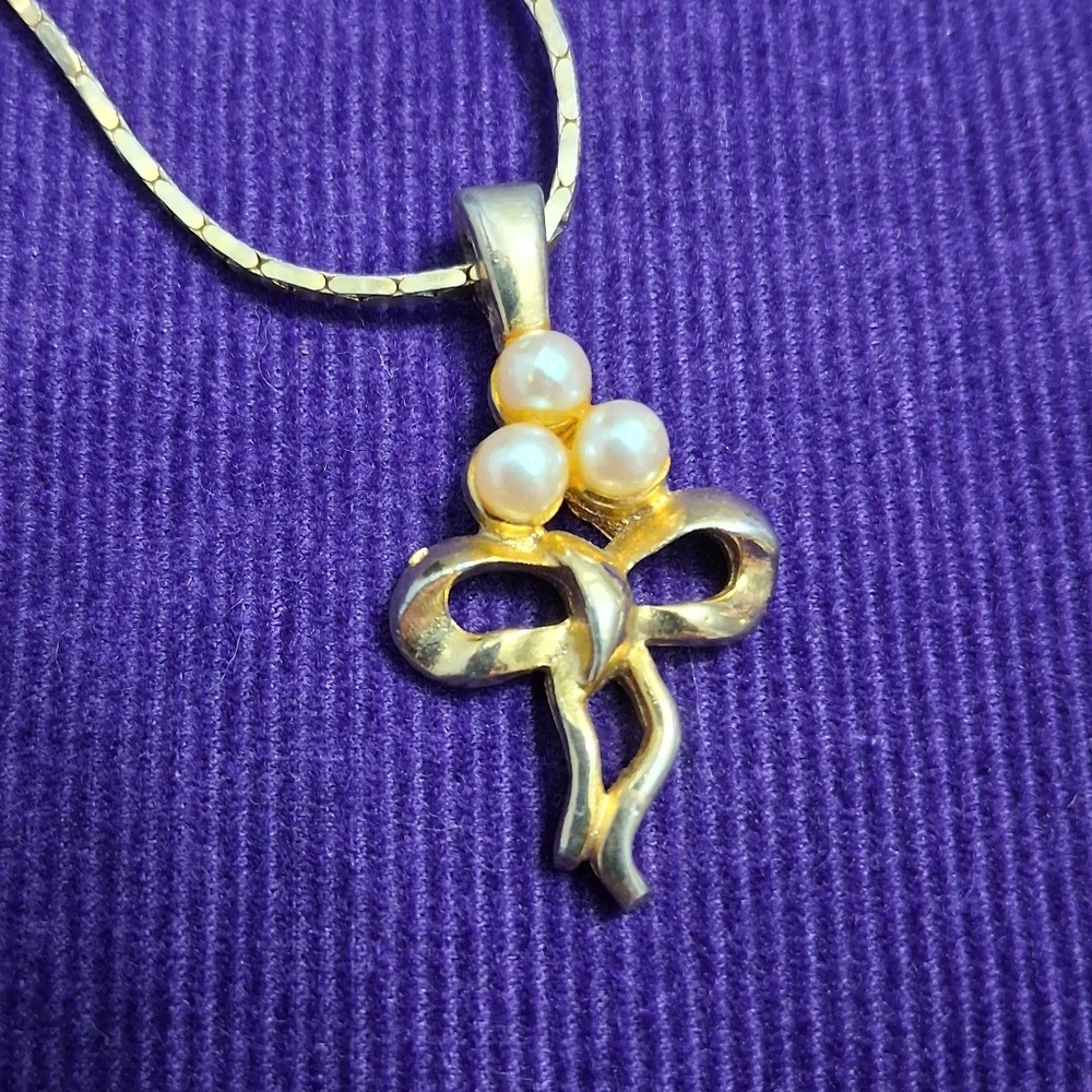 Vintage Richelieu Bow & Faux Pearl Pendant Necklace Signed Circa 1950s Gold Tone